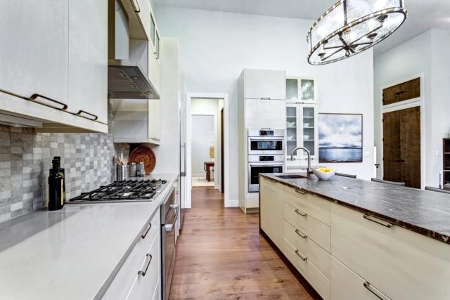 Luxury Apartments With Entertainment Options photo